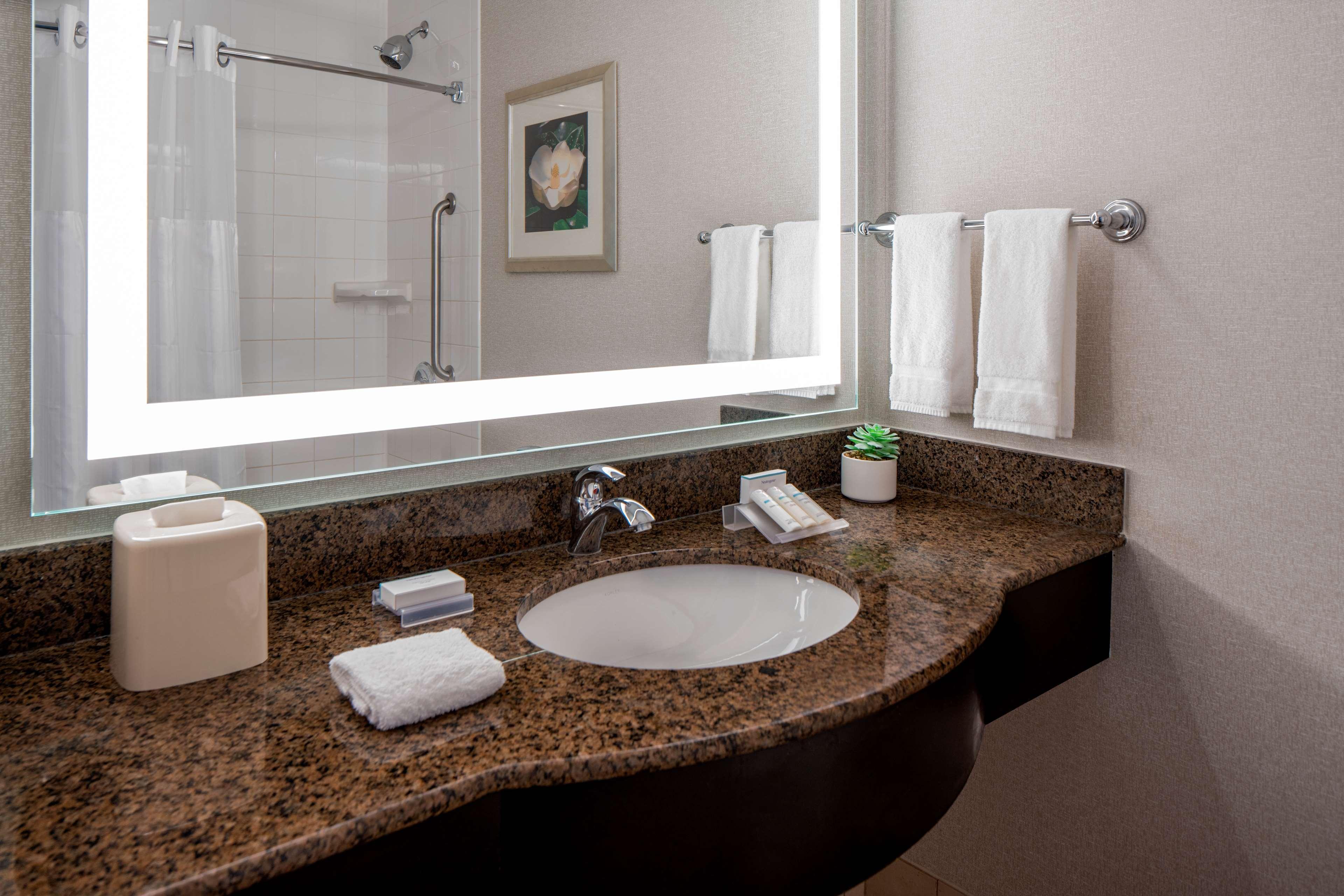 Hilton Garden Inn Jackson Downtown Dış mekan fotoğraf