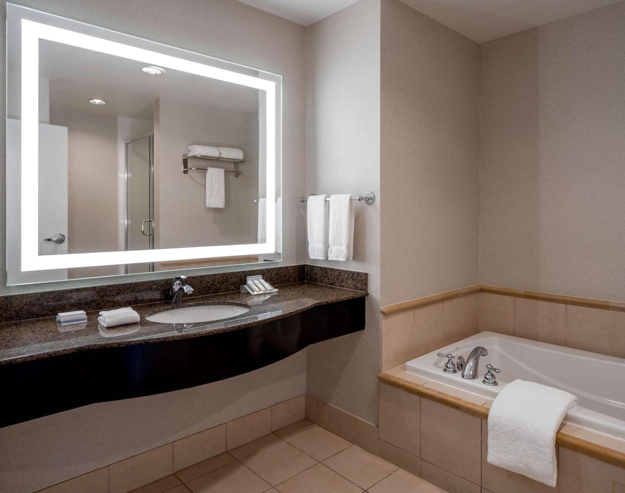 Hilton Garden Inn Jackson Downtown Dış mekan fotoğraf