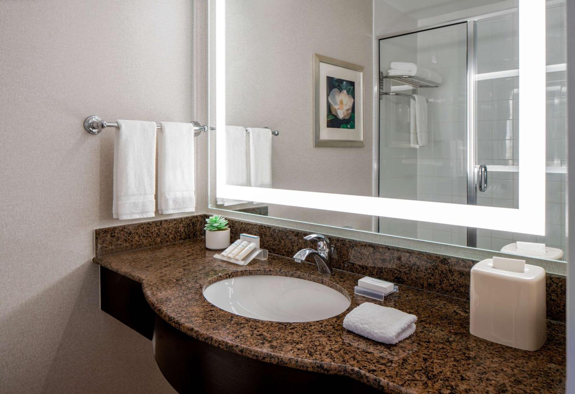 Hilton Garden Inn Jackson Downtown Dış mekan fotoğraf